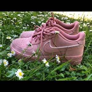 NIKE Air Force 1 LV8 Suede “Starburst Pink”